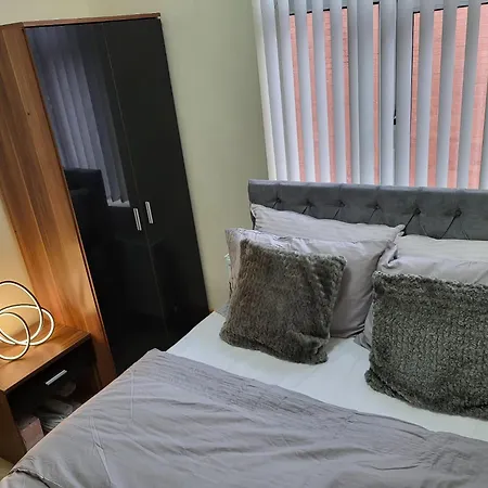 Rooms In Manchester 6 Minutes Drive To Victoria Station-3